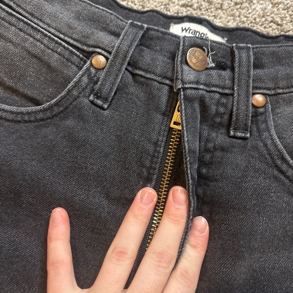 Wrangler Women's Dark Gray Jean Shorts - Picture 4 of 6